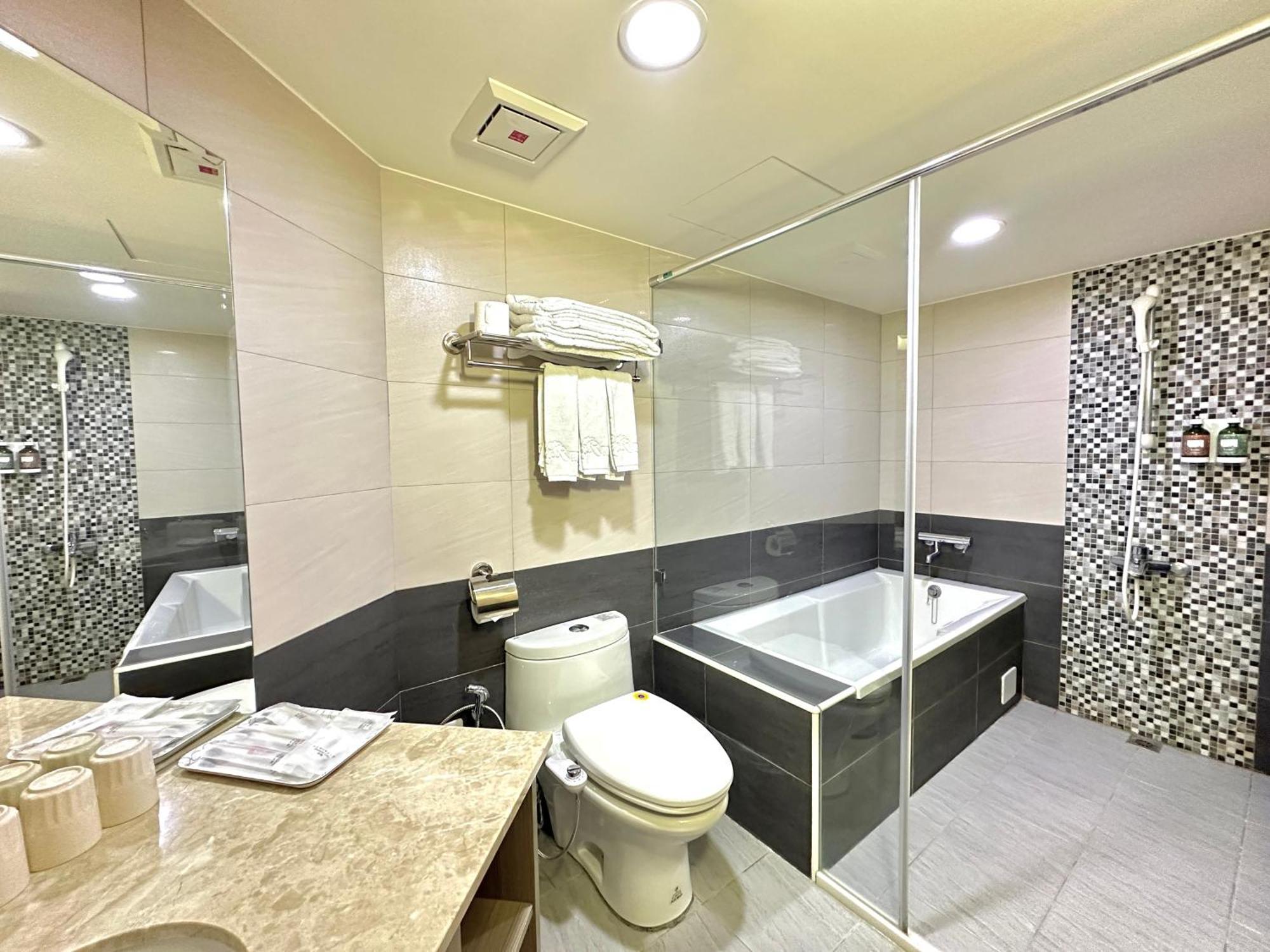 Mei Hotel Тайчжун Экстерьер фото