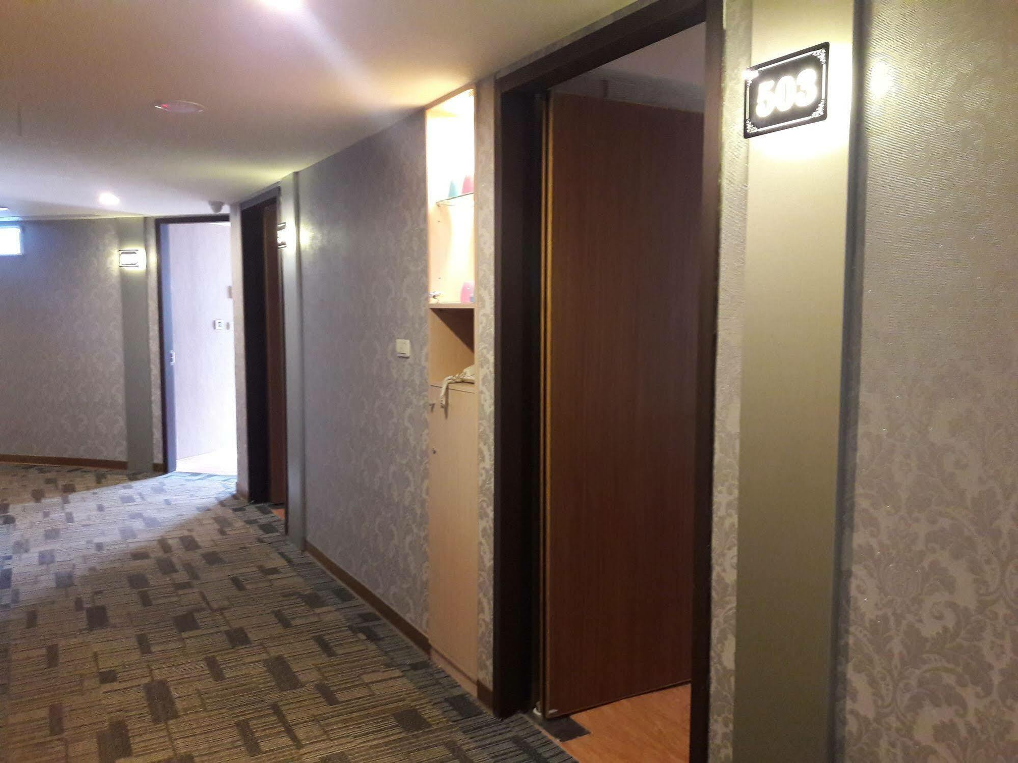 Mei Hotel Тайчжун Экстерьер фото